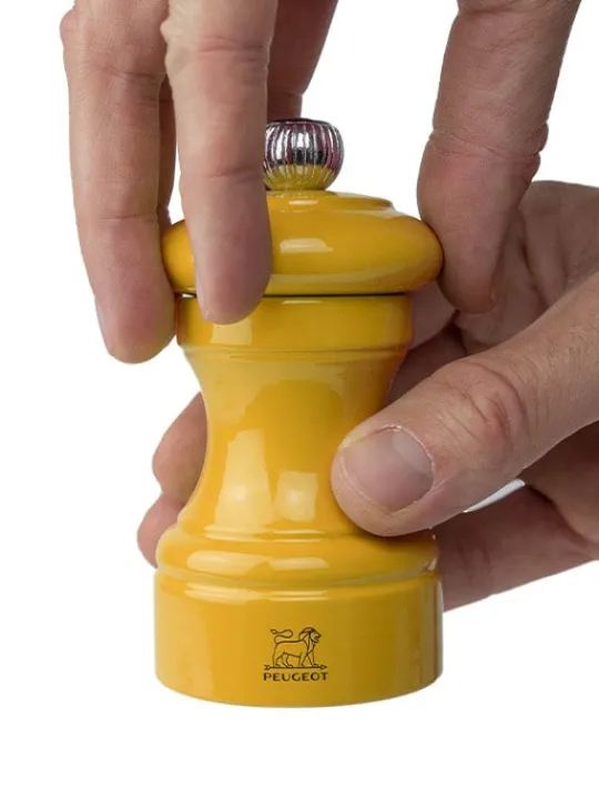 Peugeot Saveurs Bistro Moulin à sel manuel en bois laqué, safran, 10 cm - 4in. -> Moulins À Sel Et Salières