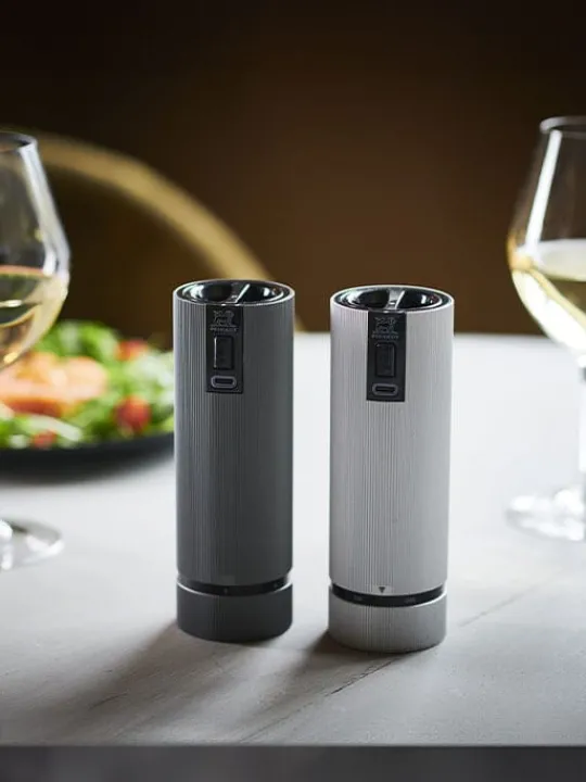 Peugeot Saveurs Line electrique Coffret cadeau - duo de moulins à poivre et à sel électriques rechargeables, u'select, carbone et aluminium, 15 cm - 6in. -> Coffrets Cadeaux|Envie De Design