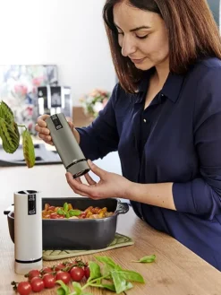 Peugeot Saveurs Line electrique Moulin à poivre électrique rechargeable u'select, batterie lithium-ion, carbone, 15 cm - 6in. -><noscript><img width=
