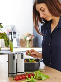 Peugeot Saveurs Line electrique Moulin à sel électrique rechargeable u'select, batterie lithium-ion, aluminium, 15 cm - 6in. -><noscript><img width=