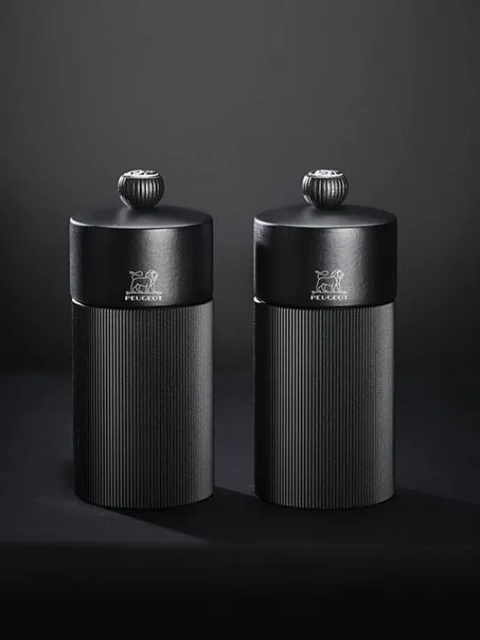 Peugeot Saveurs Line Moulin à sel manuel en bois et aluminium noir mat, 12 cm - 4,75in -> Envie De Design|Moulins À Sel Et Salières
