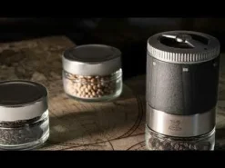 Peugeot Saveurs Maestro Moulin à poivre manuel u'select en bois avec réservoir interchangeable, , 11 cm - 4in -><noscript><img width=