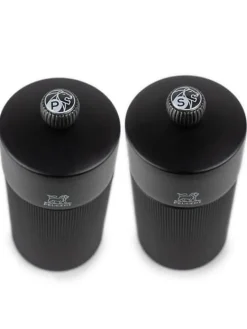 Peugeot Saveurs Night chic Coffret cadeau - duo de moulins à poivre et à sel manuels line noir mat 12 cm et son entonnoir en inox -><noscript><img width=