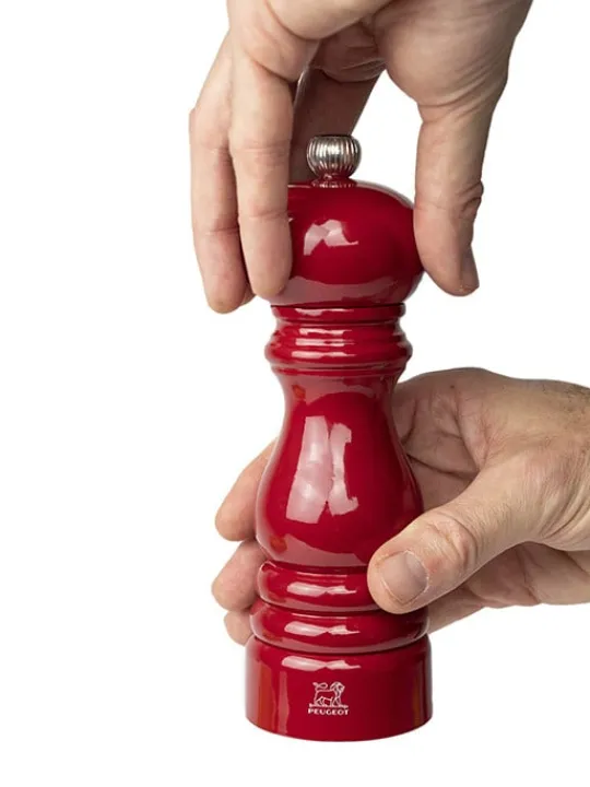 Peugeot Saveurs Paris Moulin à sel manuel en bois, laqué rouge passion, 18 cm - 7in -> Moulins À Sel Et Salières
