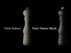 Peugeot Saveurs Paris nature black Moulin à poivre manuel en bois upcyclé et son poivre fair trade, noir, 18 cm - 7in -><noscript><img width=