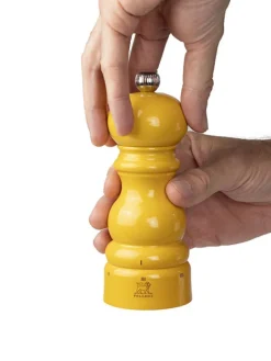 Peugeot Saveurs Paris u'select Moulin à sel manuel u'select en bois laqué, safran, 15 cm - 6 in -><noscript><img width=